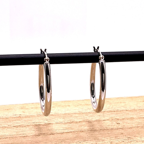 Solid 925 Sterling Silver Oval Hoop Earrings - Picture 1 of 4